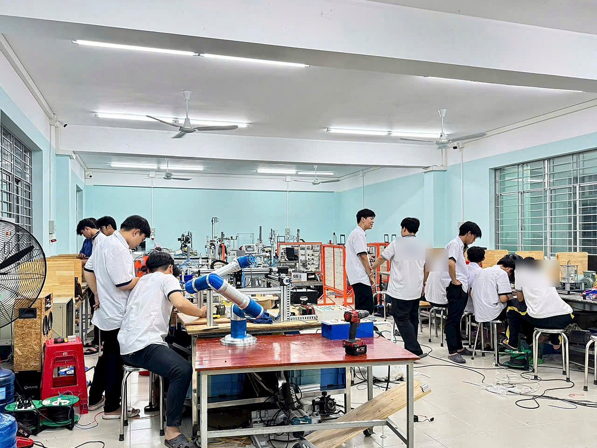 Collaborative robot training class